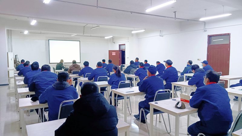 建造师培训课程的师资背景直接关系到教学质量。在挑选课程时，要关注以下几点：